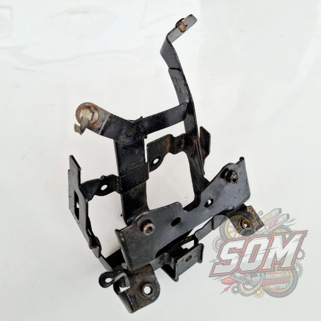 BRAKET TAMENG DEPAN VARIO 110 KARBU ORIGINAL COPOTAN TEMPAT AKI  DUDUKAN AKI VARIO KARBU