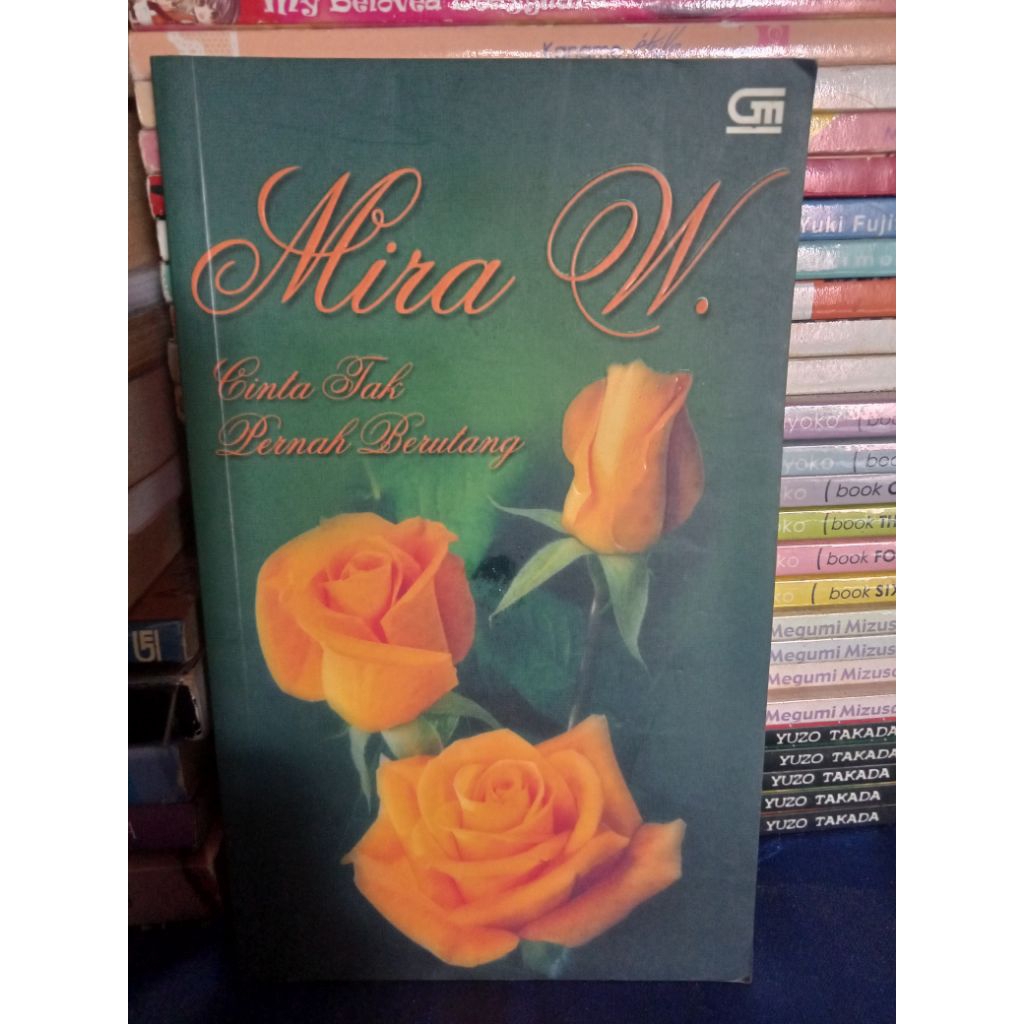 BUKU NOVEL CINTA TAK PERNAH BERUTANG