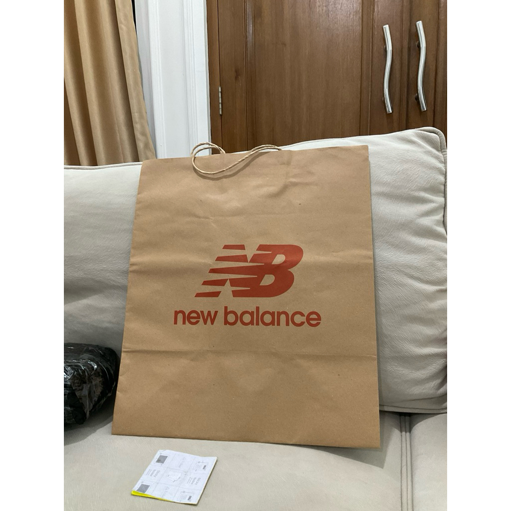 

paperbag new balance khusus pembelian produk NB