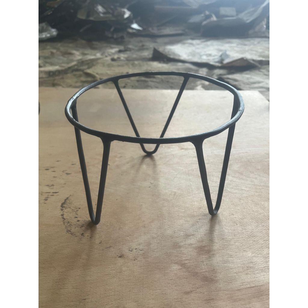 standing rak pot besi model bolong