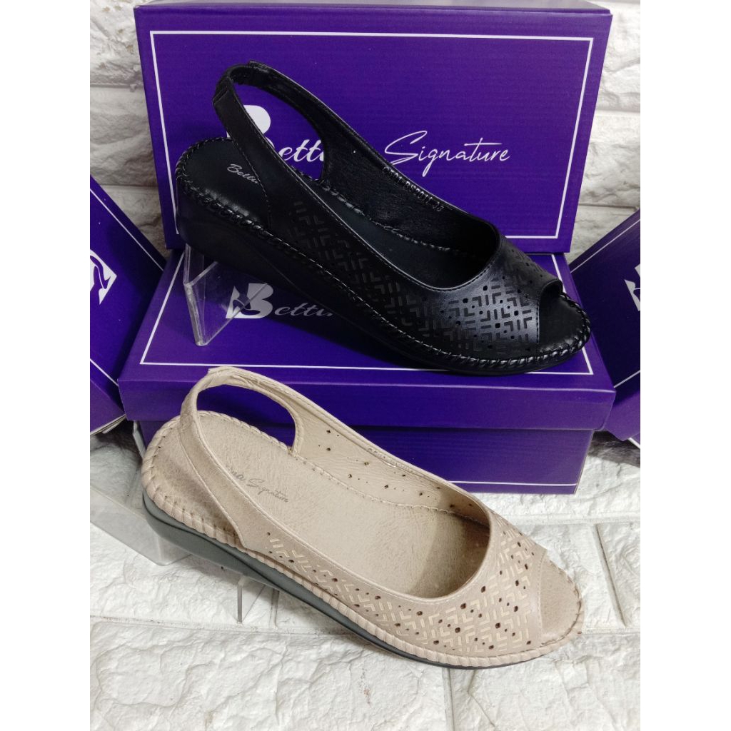 Sandal sepatu ringan import BETTINA BS 2011 terbaru original