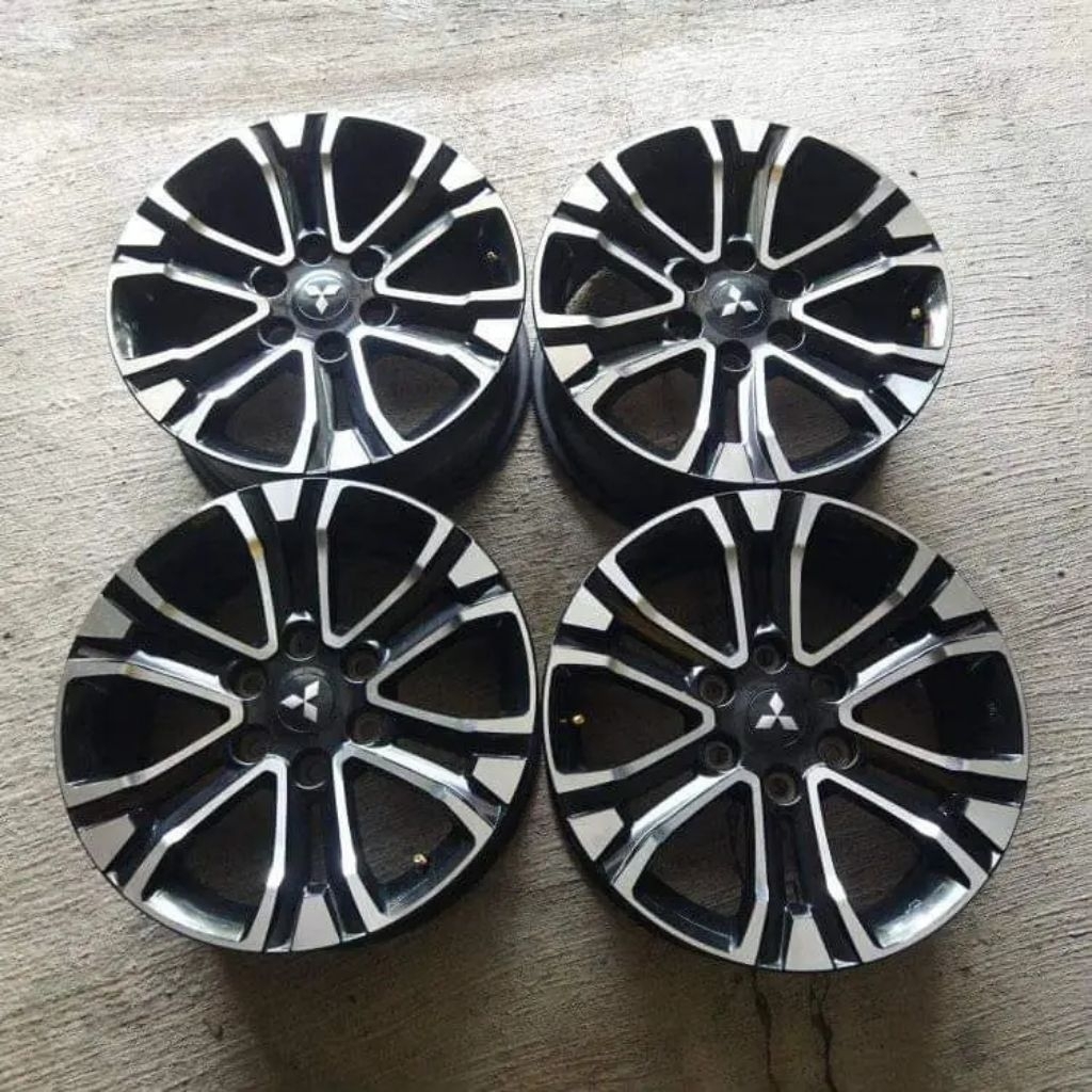 velg pajero rockford R18 pcd 6x139 original. set 4pcs