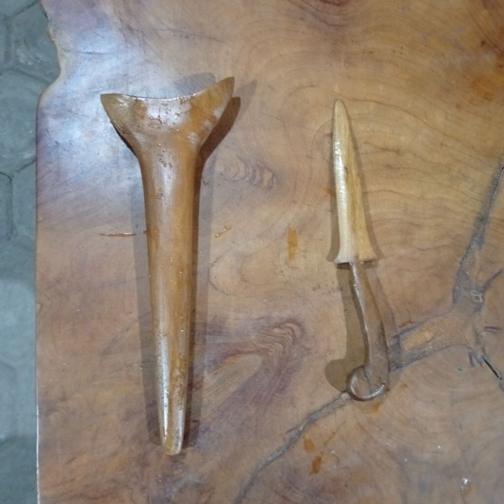 PUSAKA KERIS KAYU JATI ASLI