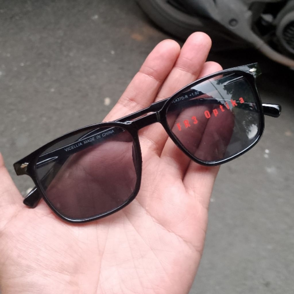 Kacamata Plus Double Fungsi Baca dan Jalan Untuk Pria dan Wanita Lensa Hitam