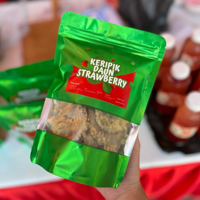 

Snack Cemilan Sehat Keripik Daun Strawberry Original Kemasan 100% Produk Lokal
