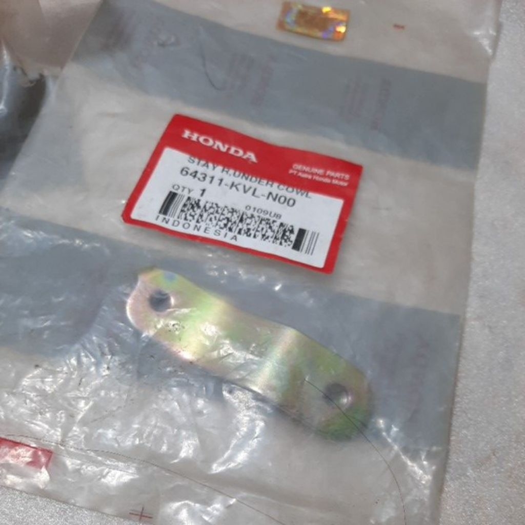 64311 KVL N00 BRAKET DUDUKAN UNDER COWL SUPRA X125 BATMAN NEW KANAN ORIGINAL AHM