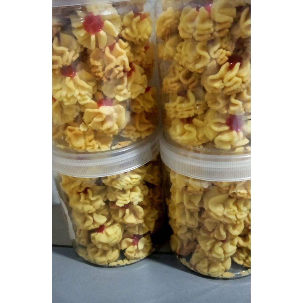 

Kue kering semprit strawberry