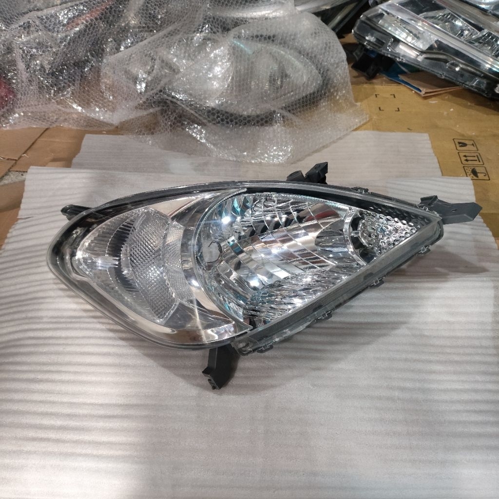 Headlamp innova 2005-2010 Lampu Depan inova original