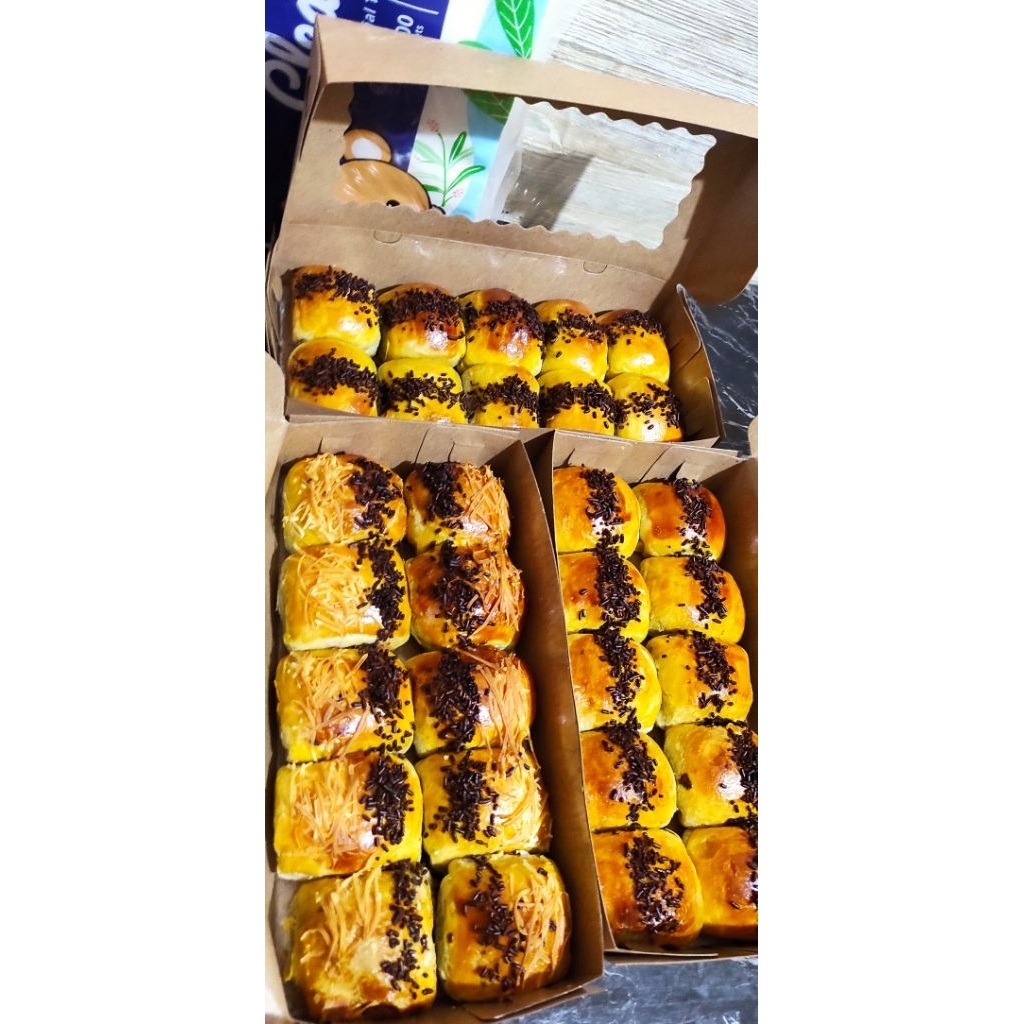 

Kue Bolen Pisang Coklat Keju Spesial Bekasi