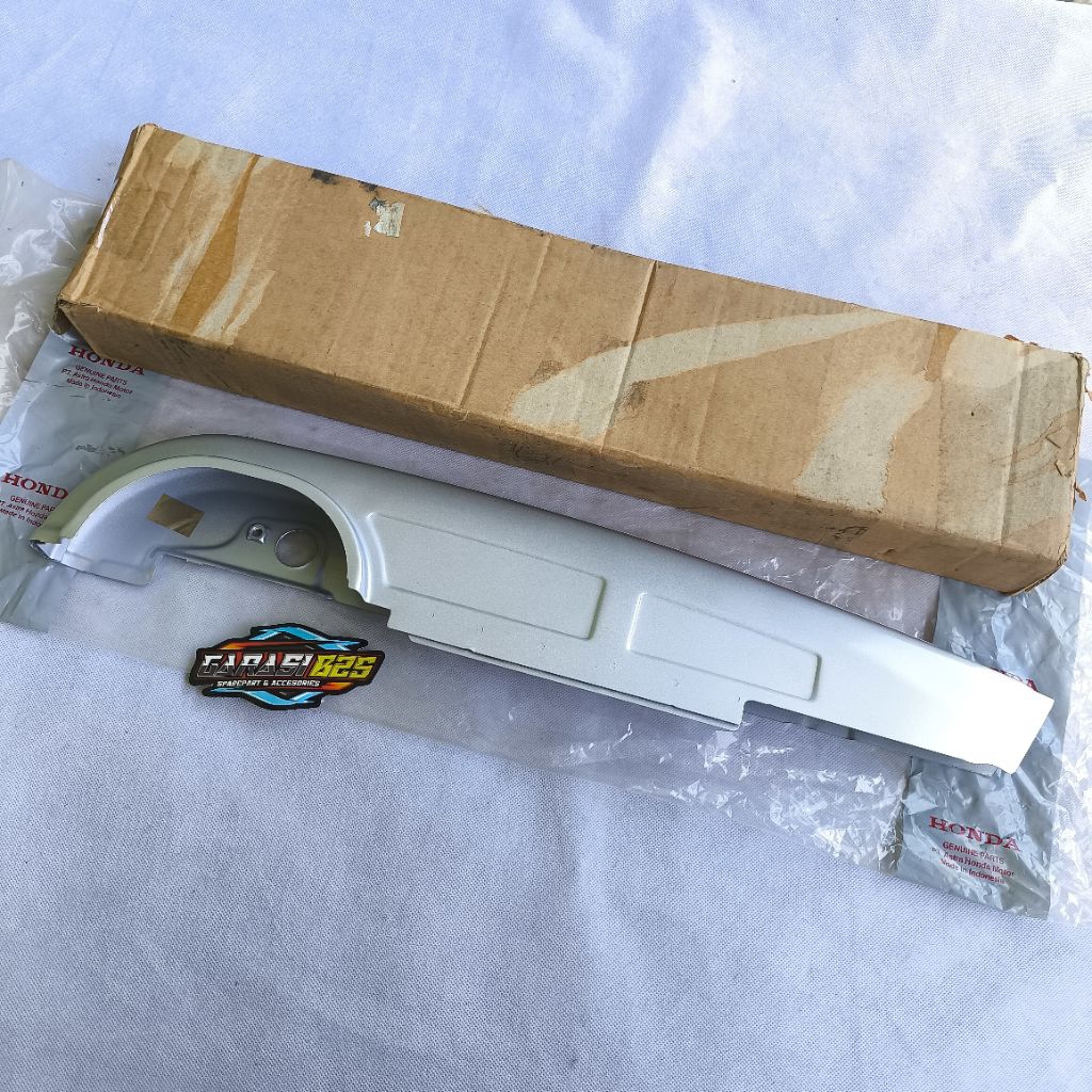 40510-KPH-881 katengkas tutup rantai atas cover case chain karisma D original AHM