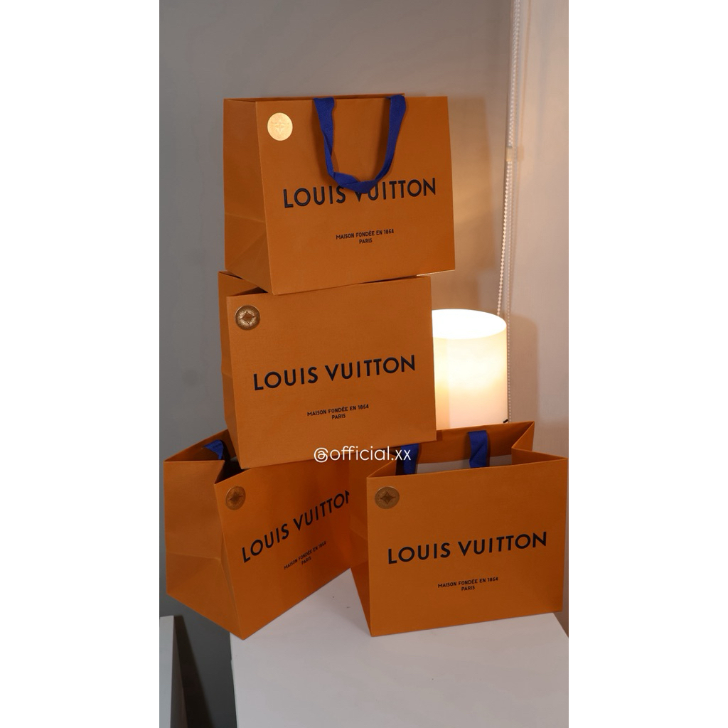 

Paper Bag Louis Vuitton Original | Tas Kertas LV Asli dari Store – Cocok Kado, Hampers, Koleksi