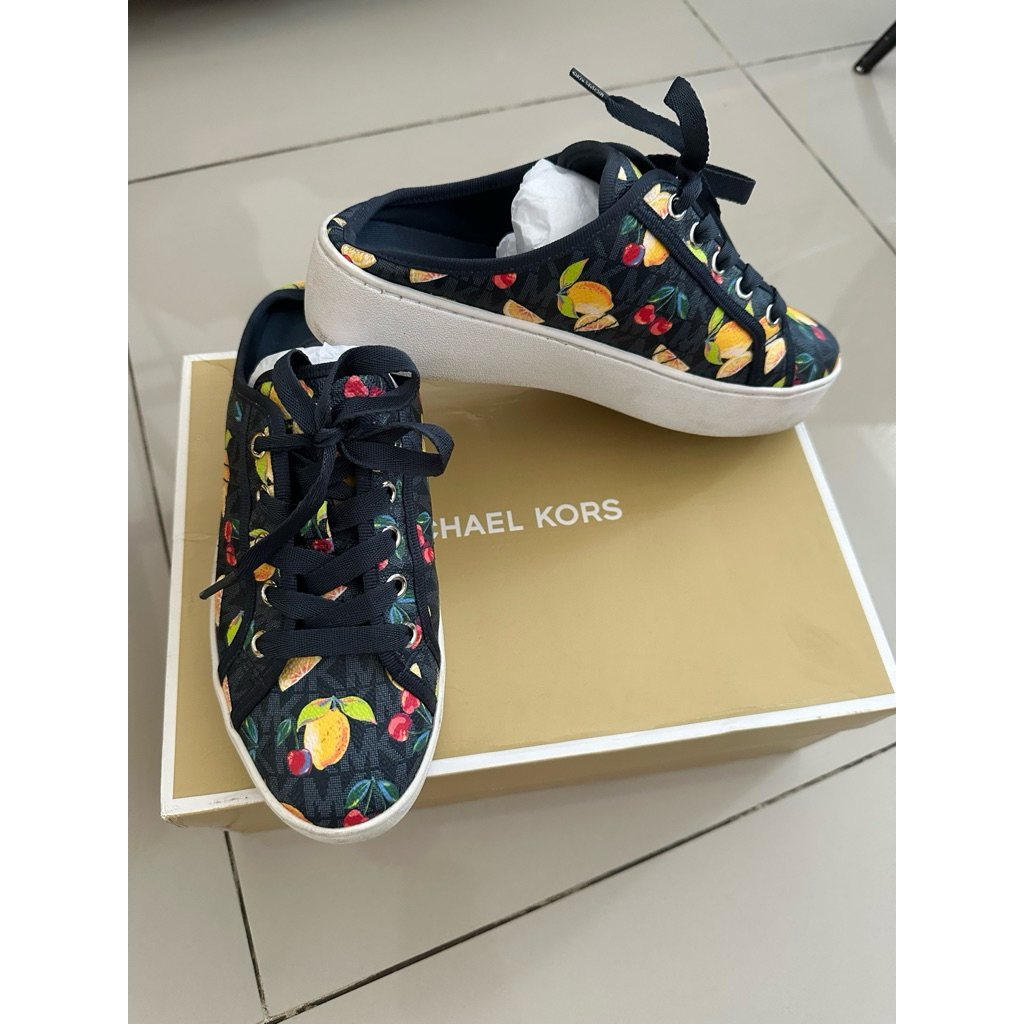 Preloved,sepatu original Mk