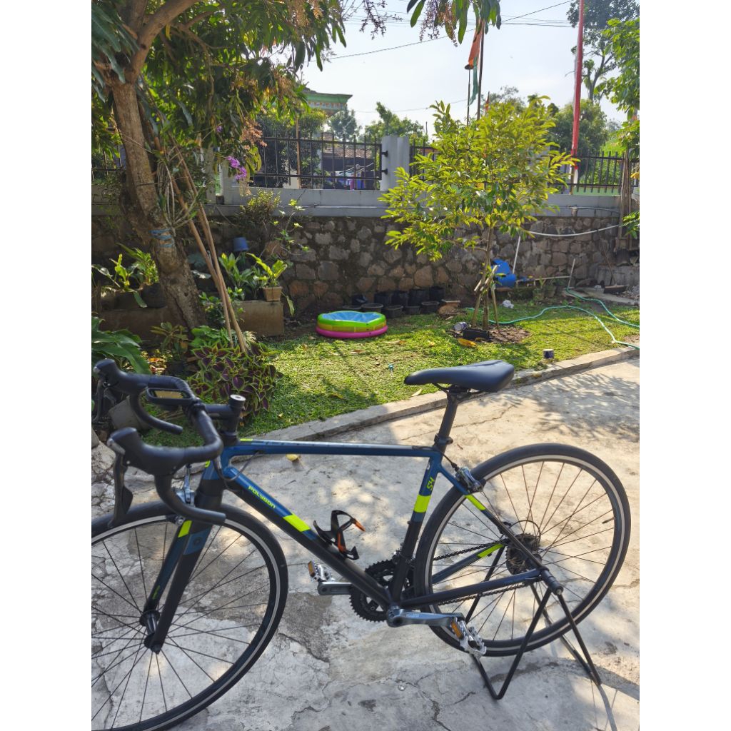 Sepeda roadbike Polygon strattos s4 size M