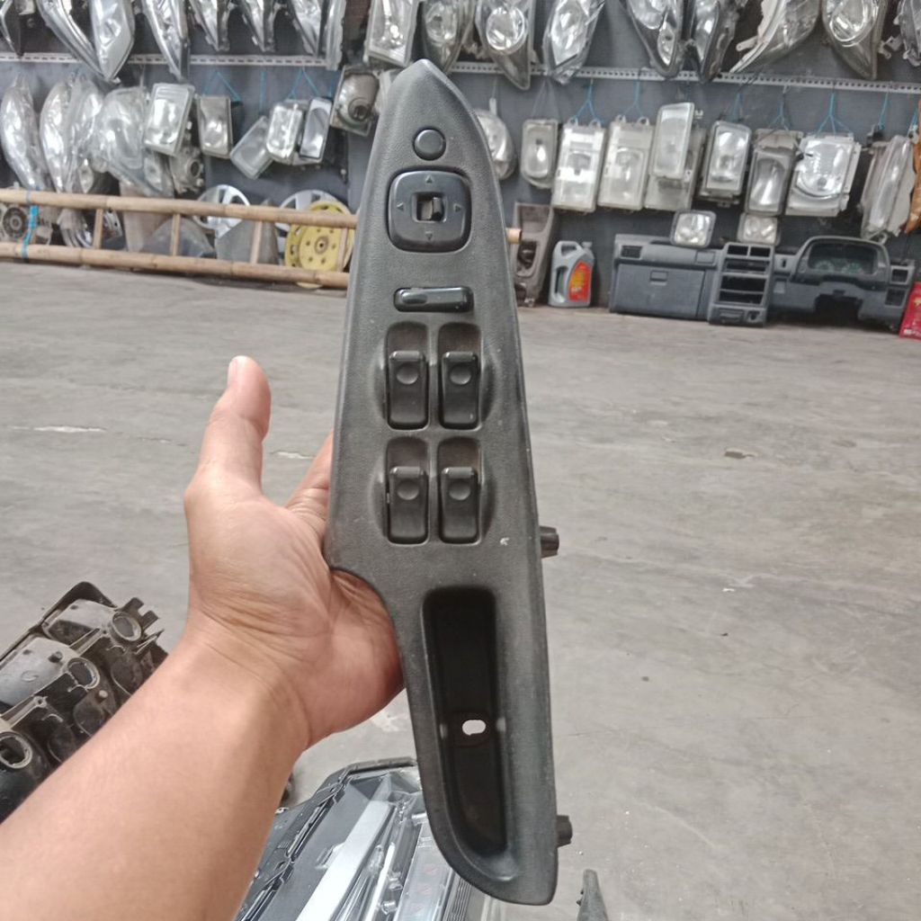 saklar power window mazda lantis / pamilia bagian kanan