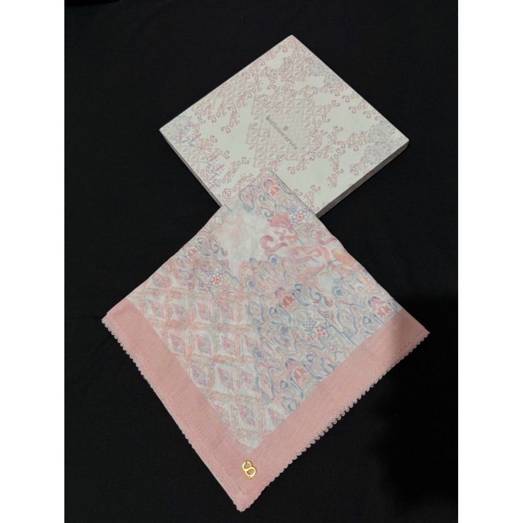 Buttonscarves The Granada Square - White Pink