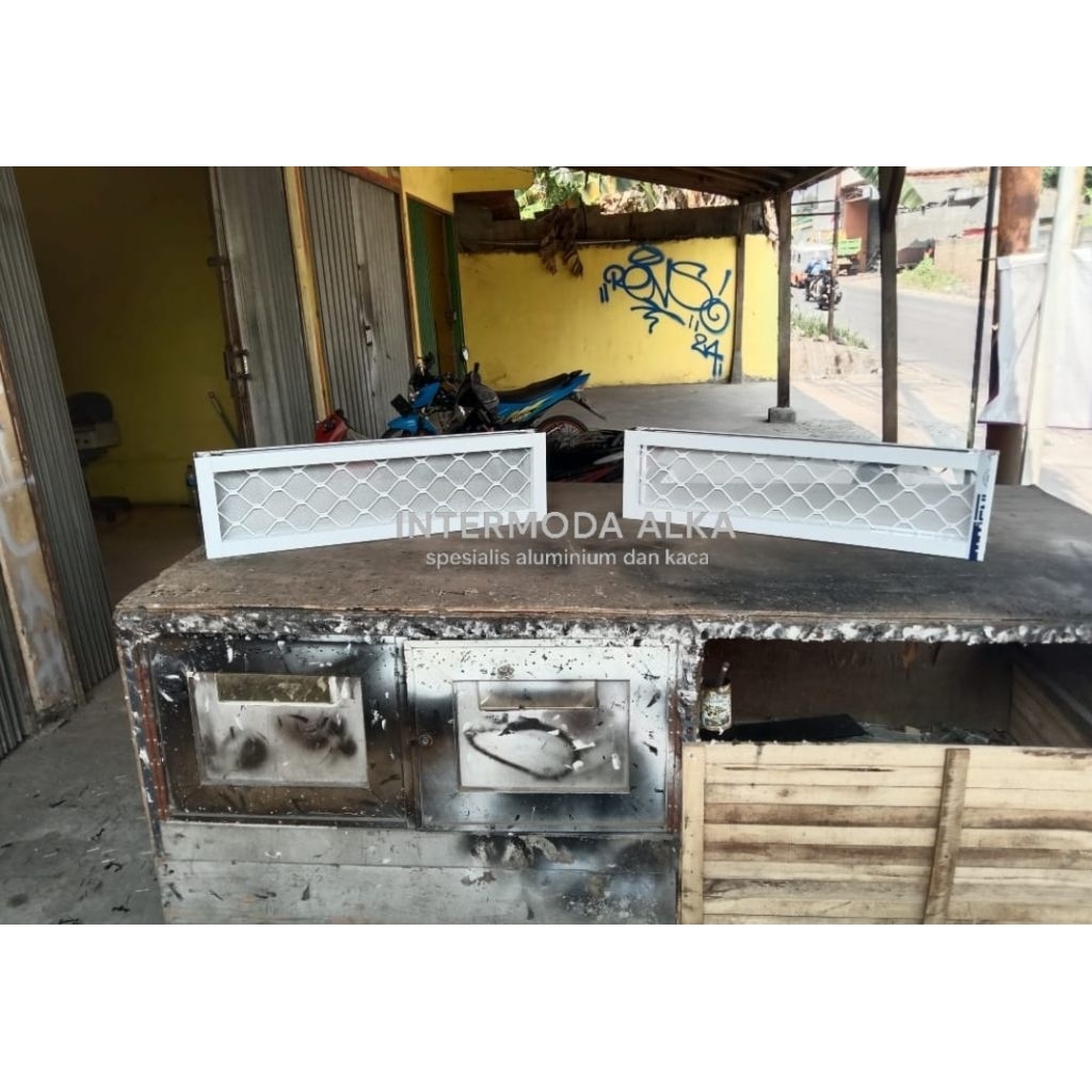 BOVEN LOSTER VENTILASI BANYAK UKURAN IDEAL 17CM TINGGI LUBANG ANGIN KAWAT NYAMUK TRALIS  ALUMINIUM E