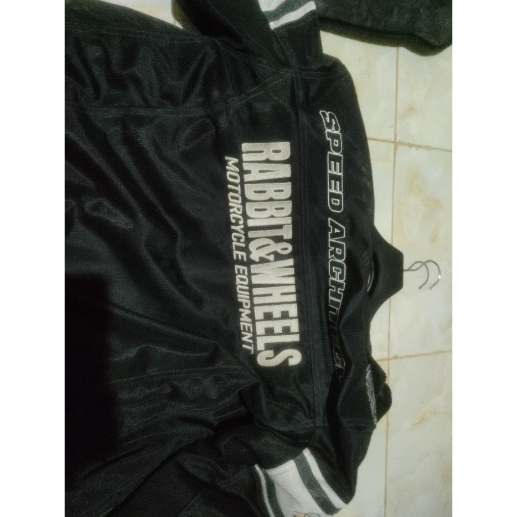 JAKET RABBIT AND WHEELS