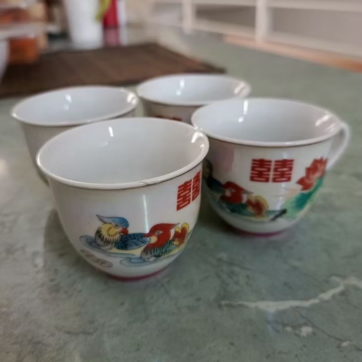 Cangkir Teh Cina dengan gagang satu set isi empat cangkir