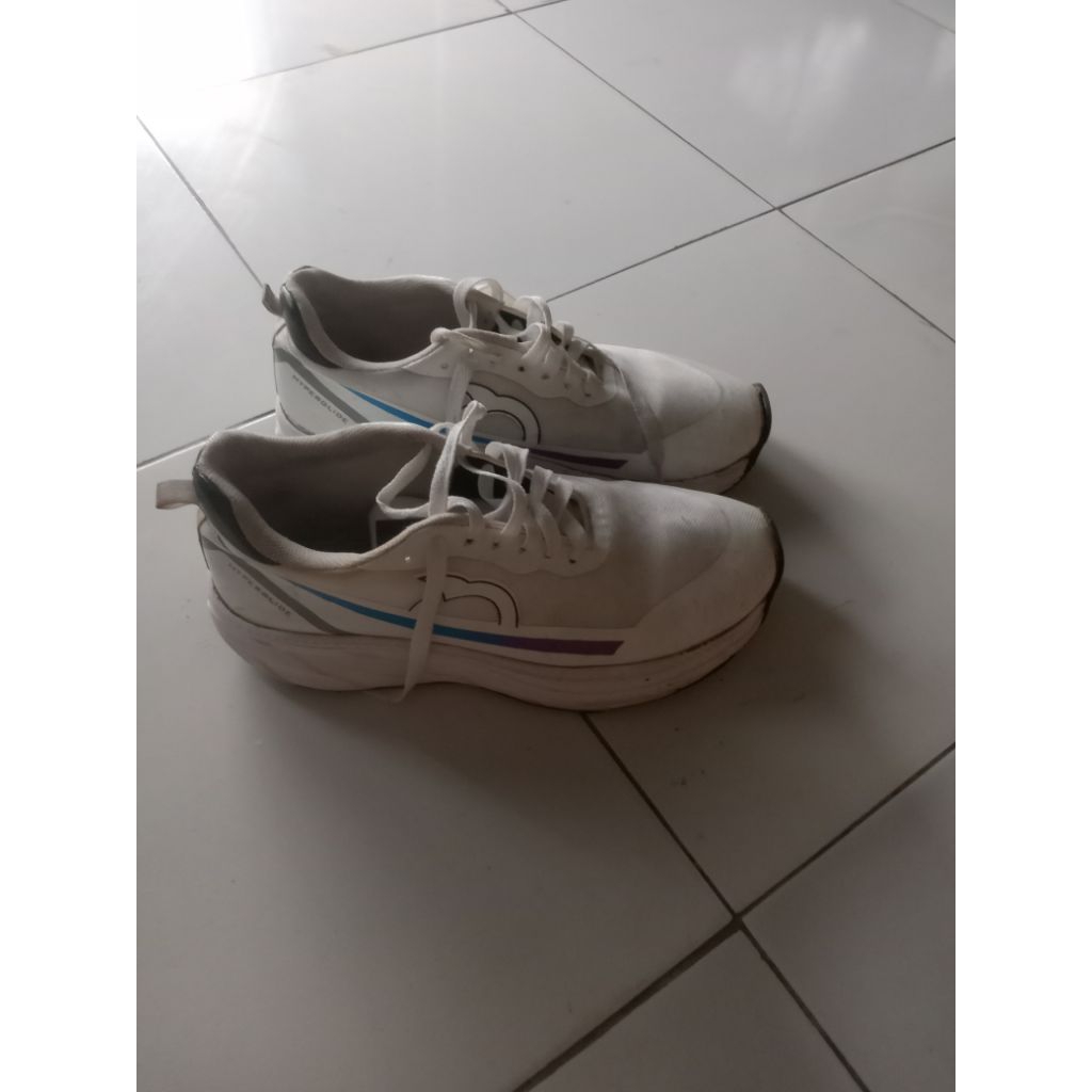 sepatu running hyperglide putih second original murah no minus