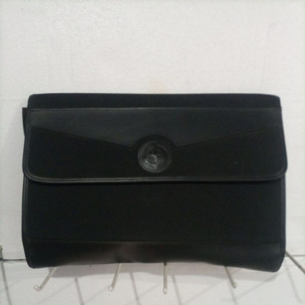 

Black File Keeper-Map Hitam-alas-39cm-tinggi-29cm-preloved3