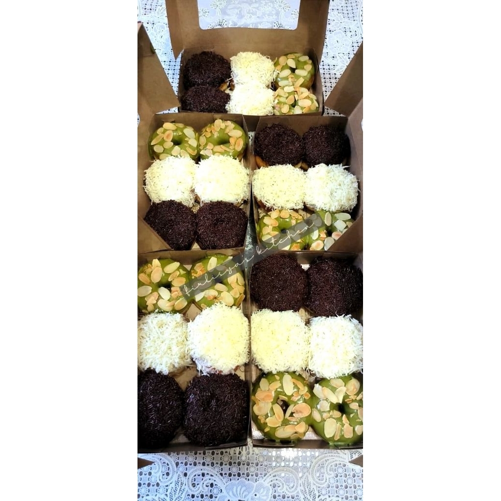 

Donat kentang coklat, keju, almond