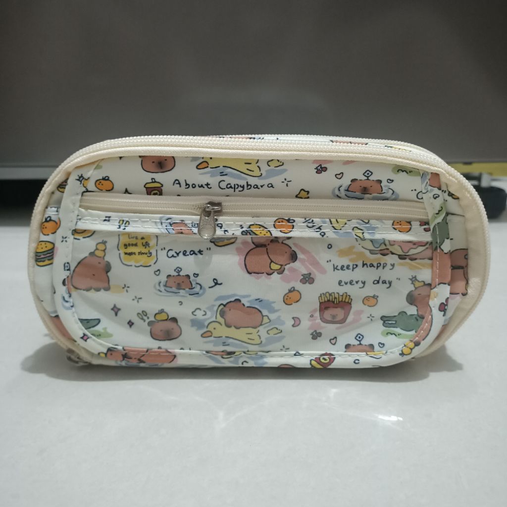 

Kotak/Tepak Pensil Pencilcase Capybara Besar 4 Ruang