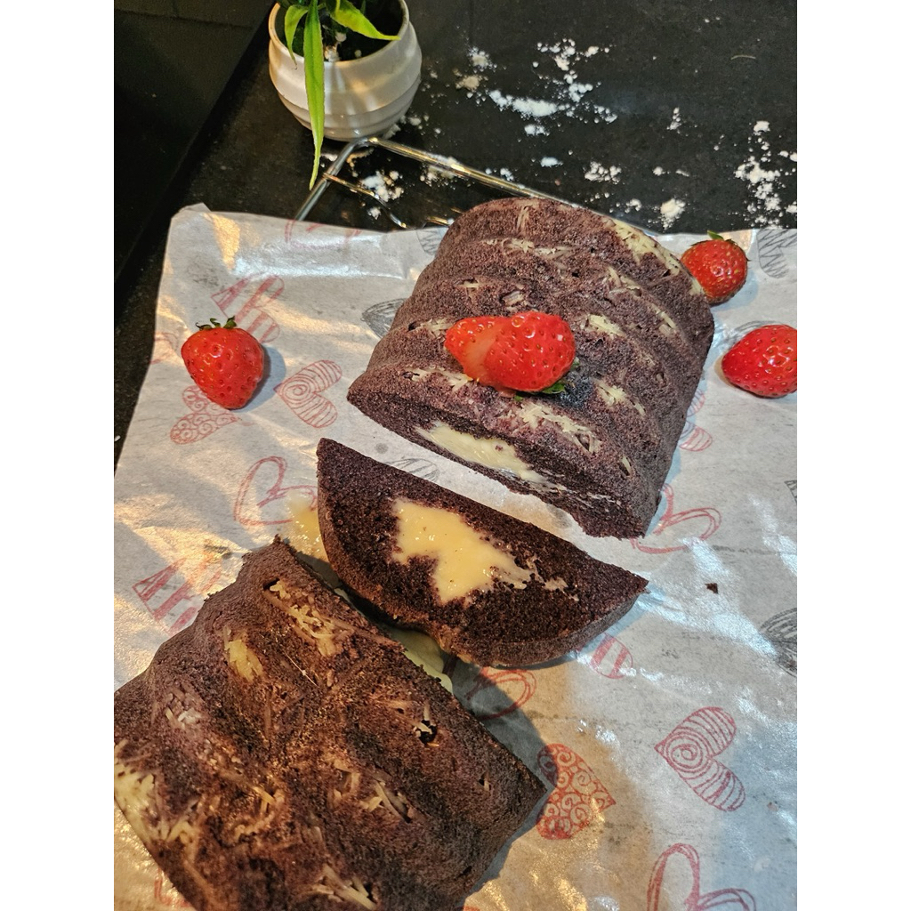 

Bolu ketan hitam keju lumer