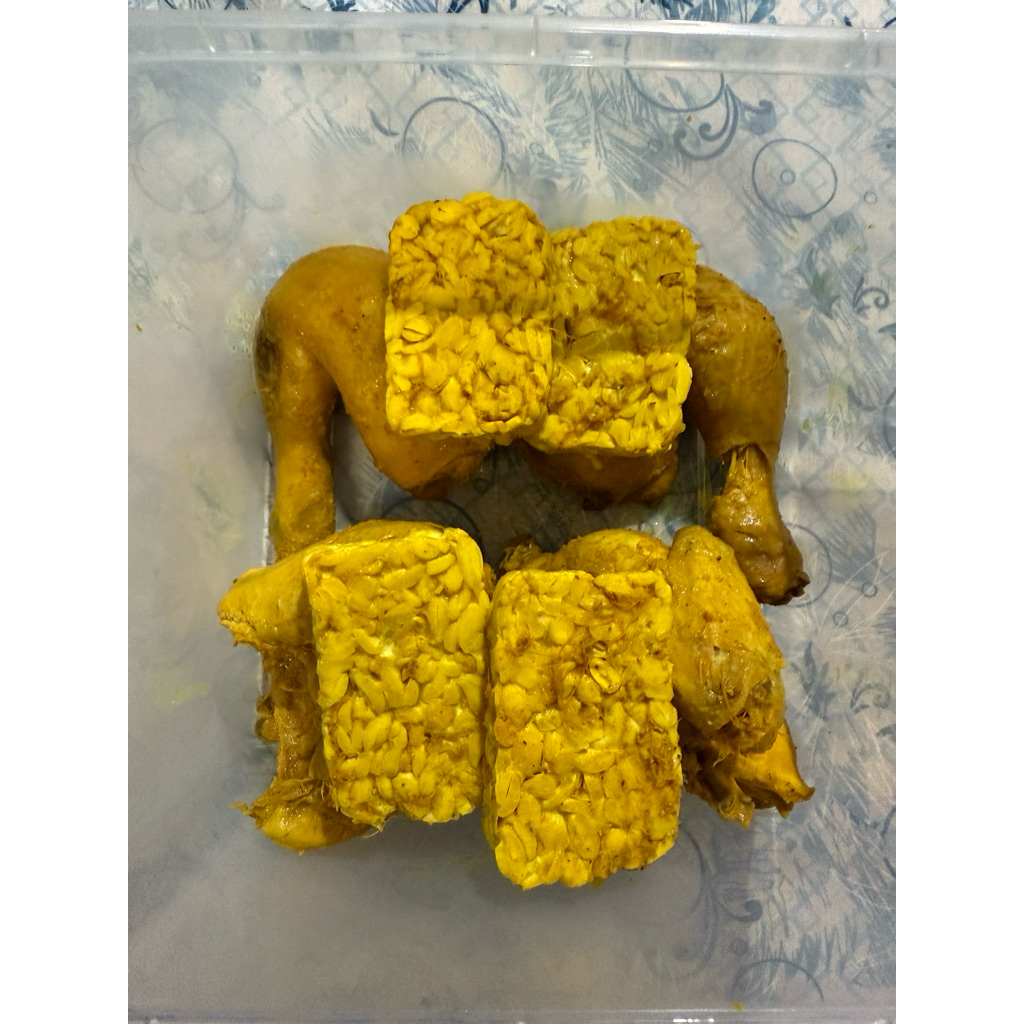 

Ayam dan tempe ungkep