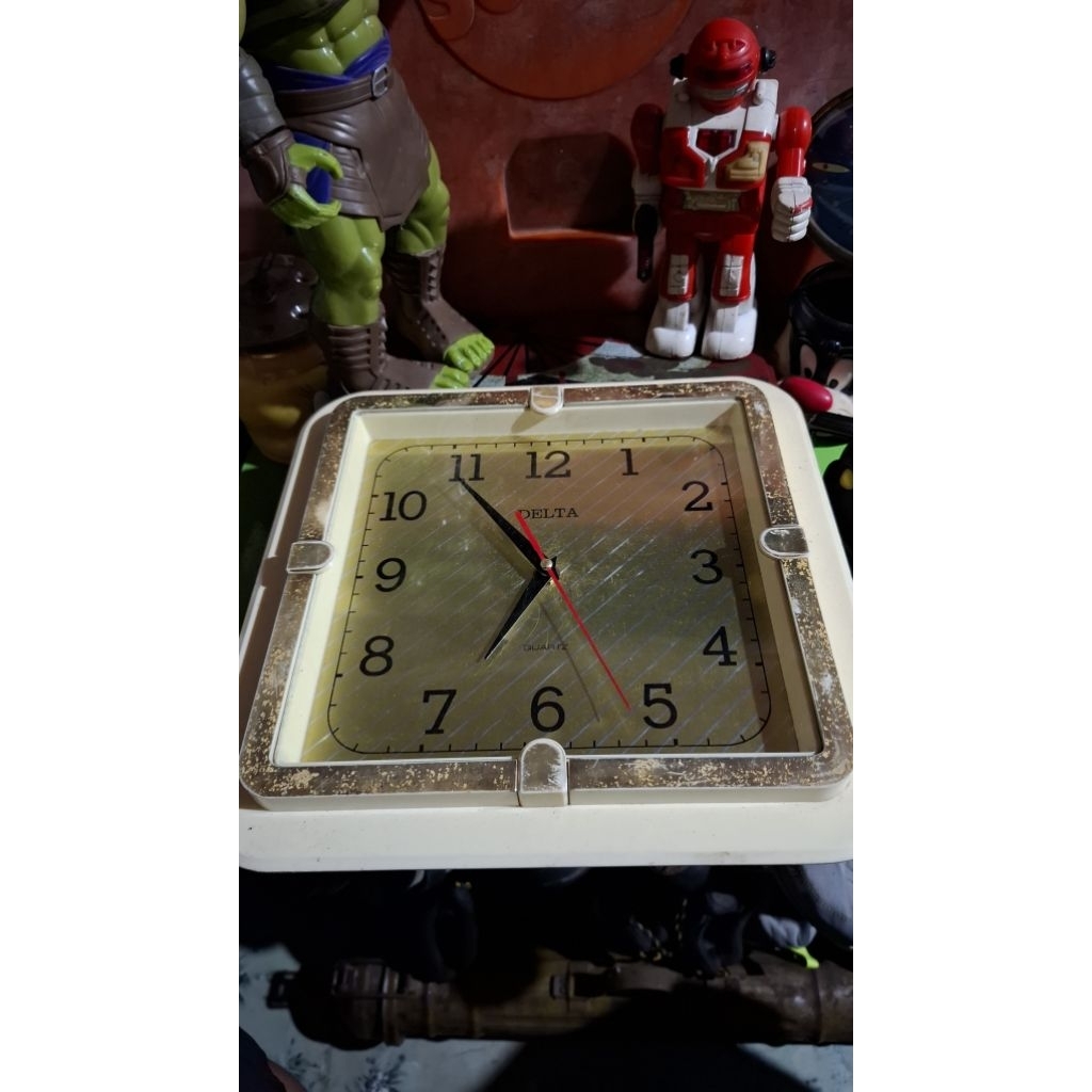 Jam dinding delta  85rb display vintage jadul kuno lawas antik normal
