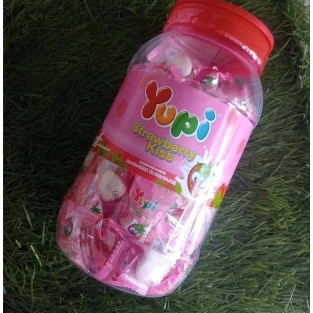 

yupi strawbery /permenbestseller /paling enak