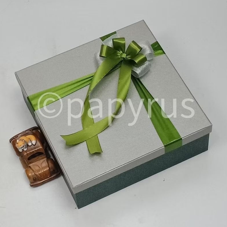 

PAPYRUS Kombinasi 30x30 Tinggi 10cm Kotak Kado Gift Box Hardbox Hampers Hadiah V3