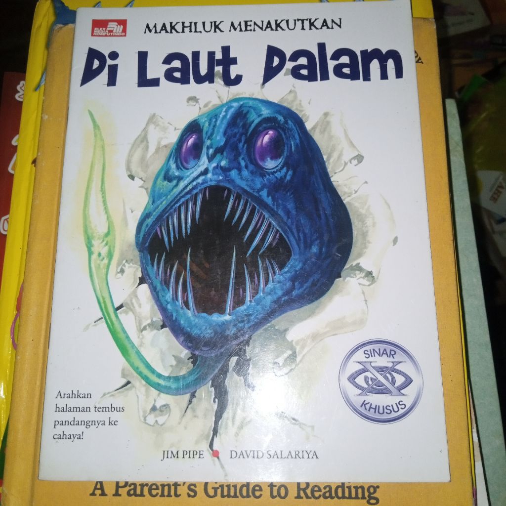 Makhluk MENAKUTKAN di Laut Dalam/buku dengan efek khusus untuk ilustrasinya