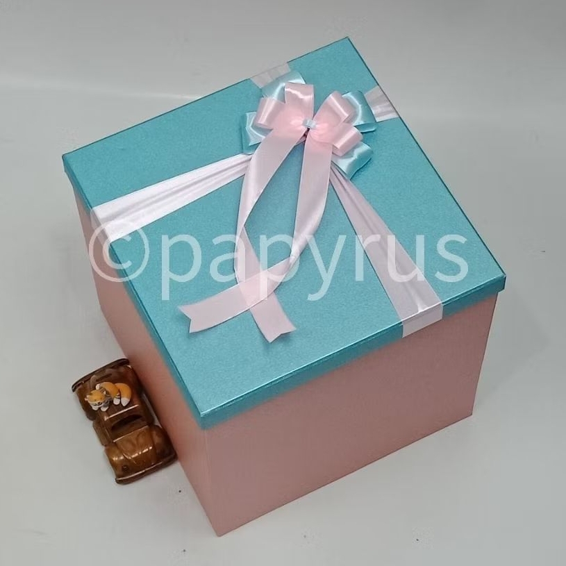 

PAPYRUS Kombinasi 30x30 Tinggi 30cm Kotak Kado Gift Box Hardbox Hampers V3
