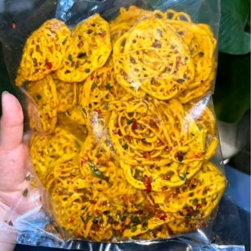 

SEBLAK FOOD seblak krupuk mie pedas daun jeruk isi 1.kg seblak krupuk pedo kuning