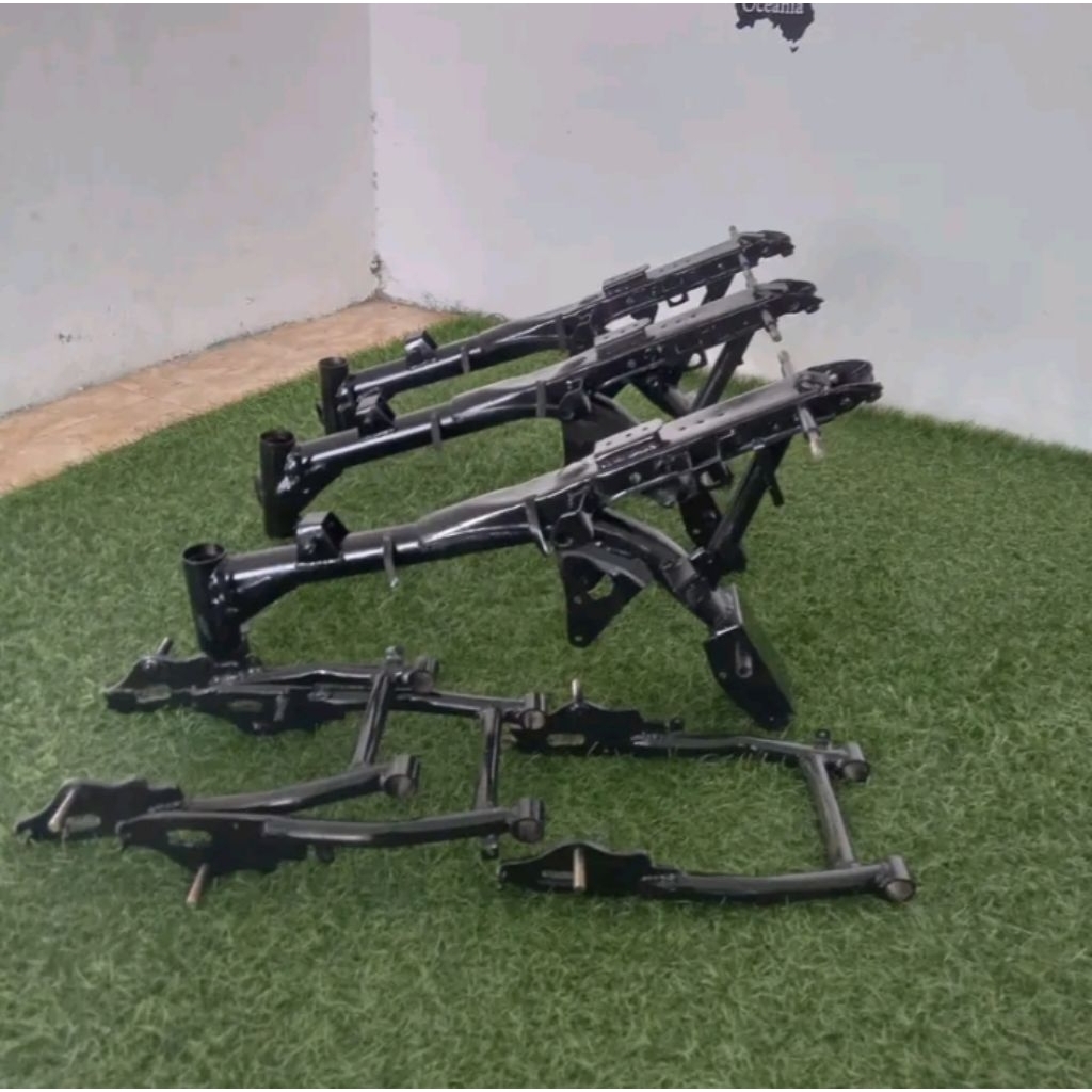 Rangka Motor Honda Monkey Hitam besi pipa tebal