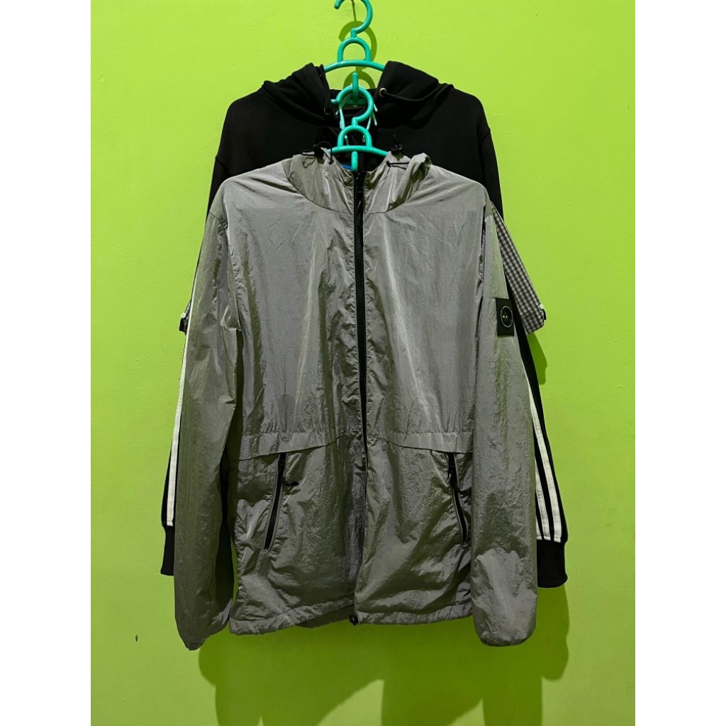 Marshall artist liquid nylon windrunner size M