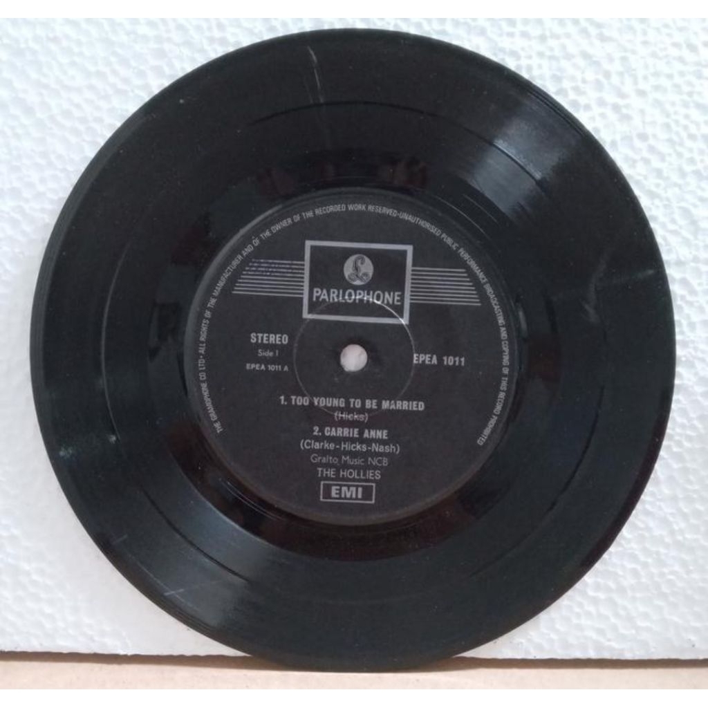 Vinyl Piringan Hitam 7 inch The Hollies - Too Young To Be Married