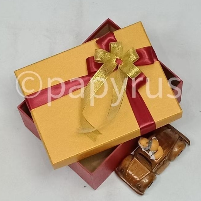 

PAPYRUS Kombinasi 17,5x22,5 Tinggi 5cm Kotak Kado Gift Box Hardbox Hampers Hadiah V1