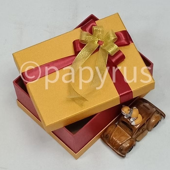 

PAPYRUS Sandwich 17,5x22,5 Tinggi 8cm Kotak Kado Gift Box Hardbox Hampers Hadiah V1