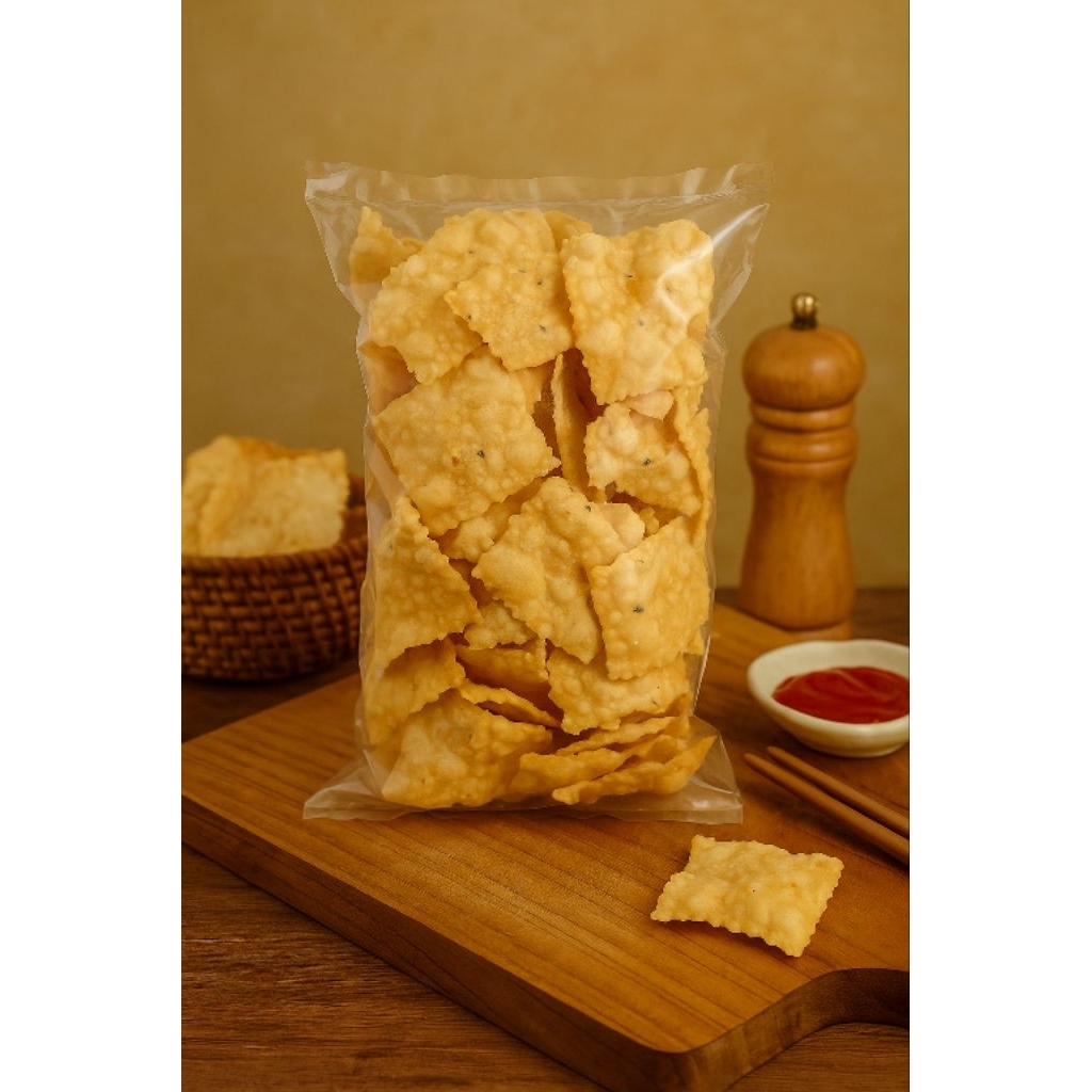 

keripik bawang / keripik bawang pangsit / keripik bawang renyah / keripik bawang pedas /keripik bawang pedas gurih (250gr)