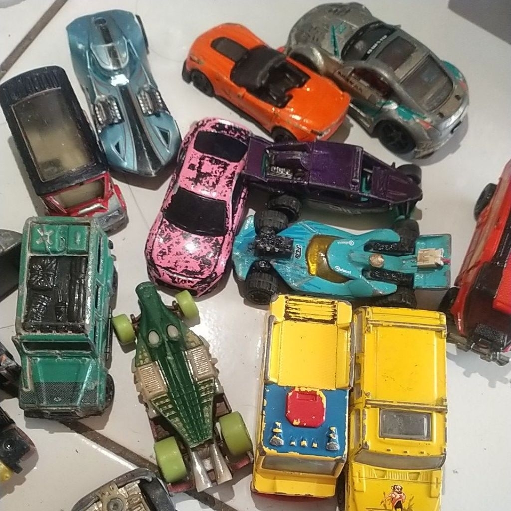 

Mobilan mainan HW 3 topper hiasan