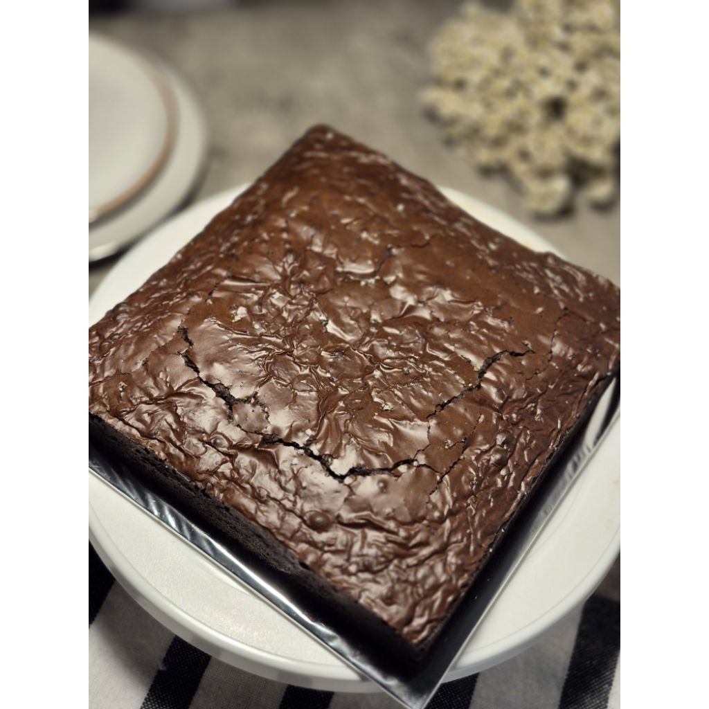 

Shiny Fudgy Brownies/Classic Brownies