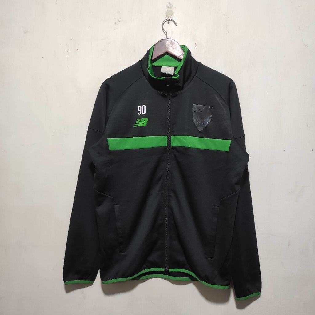Tracktop Hitam NB size L