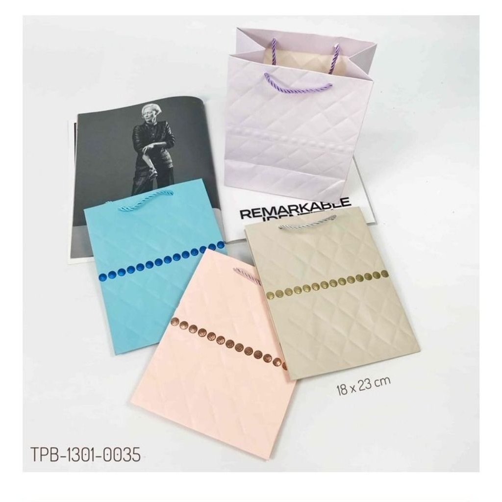 

PAPERBAG kotak ketupat ukuran 18 x 23 cm