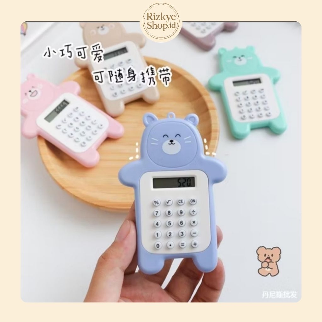 

Gantungan Kalkulator Mini / Kalkulator Motif Beruang Mini / Kalkulator Mini 8 Digit Tombol Karet