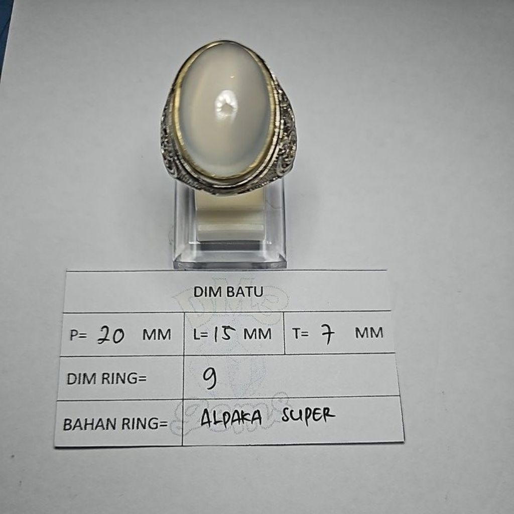 Cincin Batu Anggur Bulan