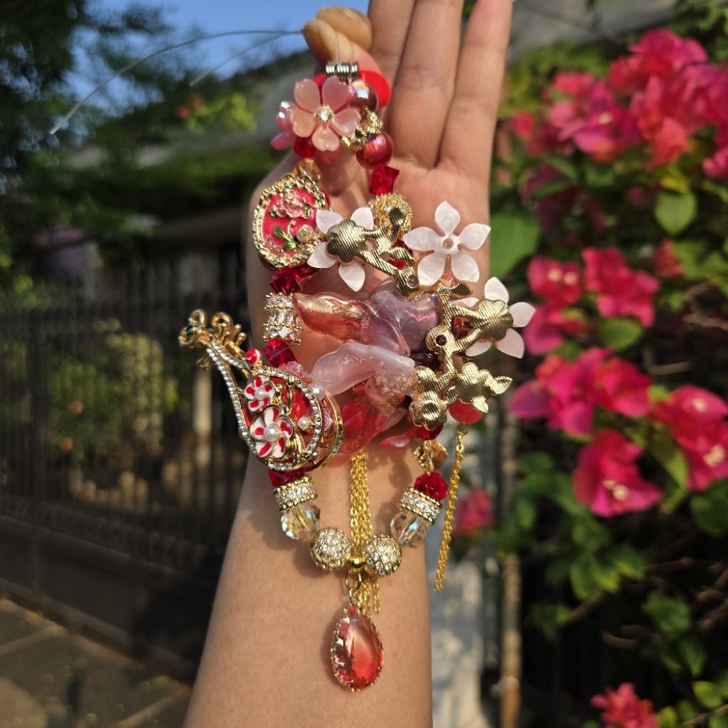phone strap golden red skullpanda