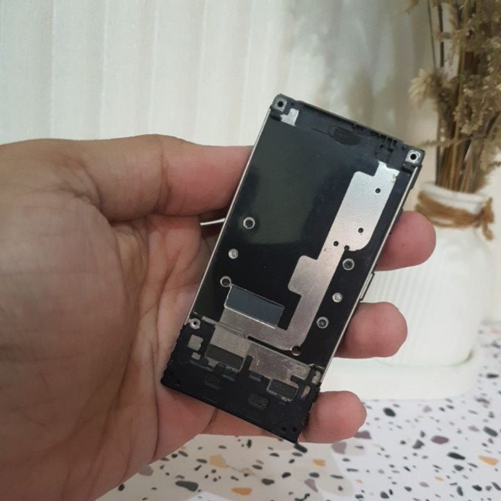 Tulangan Sliding tengah Sony Ericsson W995