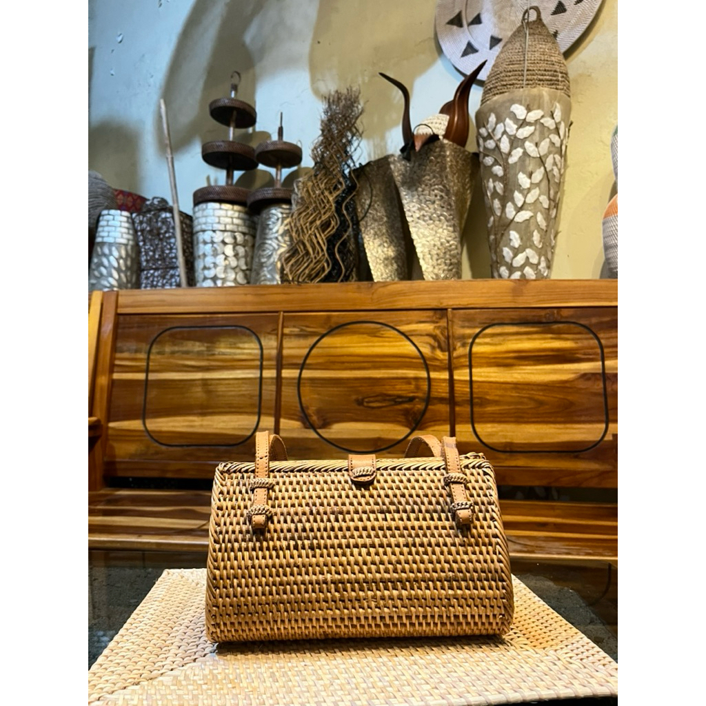 Purnama Shop Tas Rotan Lombok Handmade – Model Tabung & Dompet | Tas Anyaman Etnik Natural