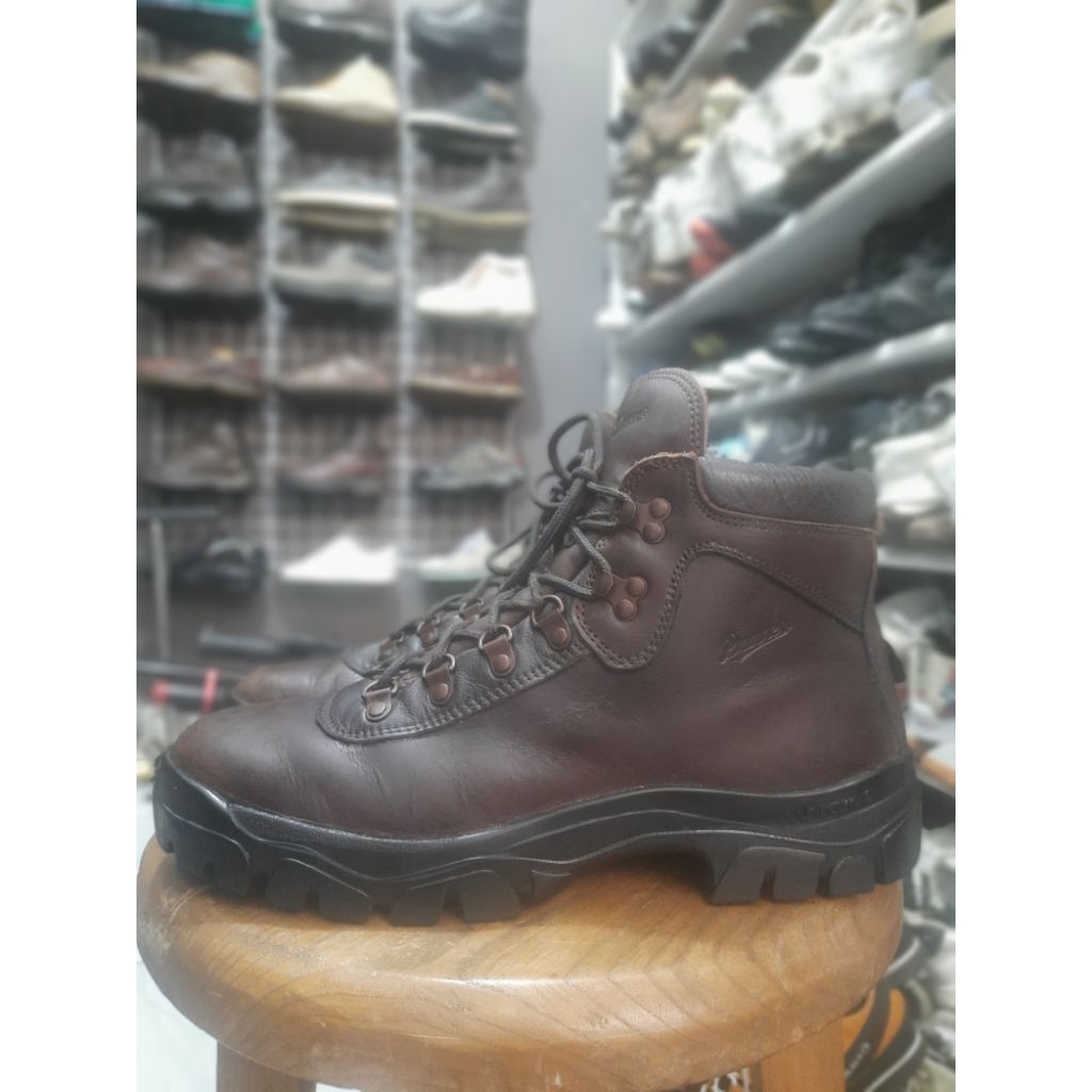 Sepatu boot outdoor hiking vintage DANNER vibram made in Italy size 45